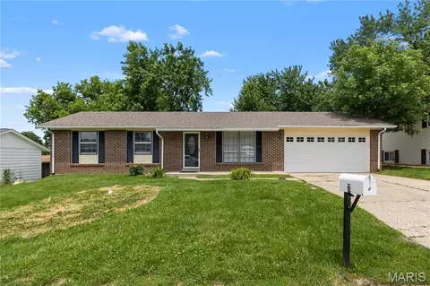 7 Sunnyfield Rd, Saint Peters, MO 63376