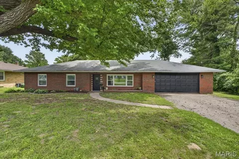 2404 Vandalia St, Collinsville, IL 62234
