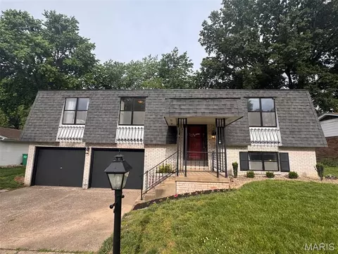 109 San Mateo Dr, Belleville, IL 62221