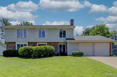 15328 Golden Rain Dr, Chesterfield, MO 63017