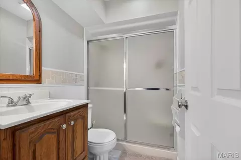 Bath - 858 Morningside Ln, Arnold, MO 63010 photo 2 of 2