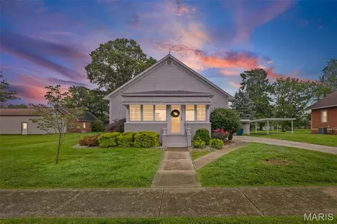 168 N Park St, Hoyleton, IL 62803