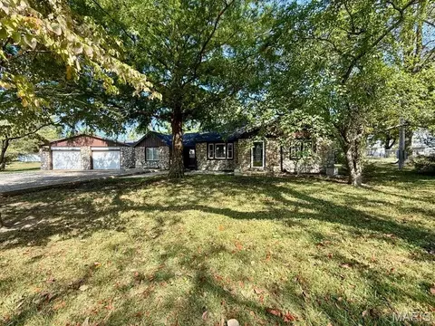 Exterior - 235 Maple Ave, Licking, MO 65542 photo 2 of 9