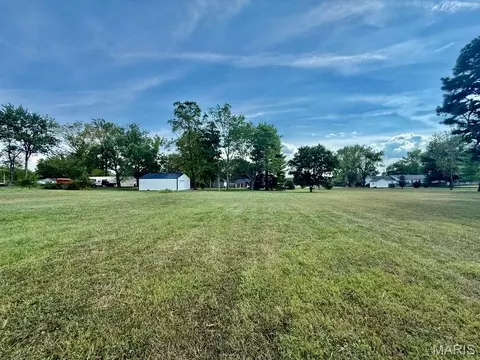 Exterior - 235 Maple Ave, Licking, MO 65542 photo 5 of 9