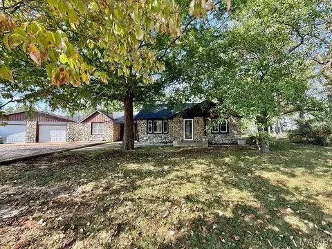 Exterior - 235 Maple Ave, Licking, MO 65542 photo 3 of 9
