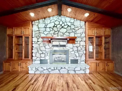 Living - 235 Maple Ave, Licking, MO 65542 photo 1 of 4