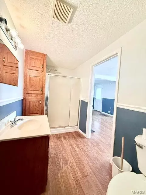 Bath - 235 Maple Ave, Licking, MO 65542 photo 1 of 3
