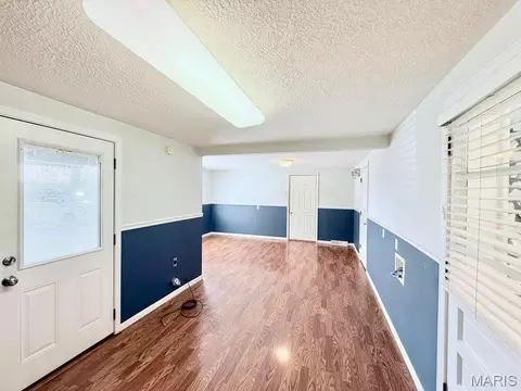 Living - 235 Maple Ave, Licking, MO 65542 photo 4 of 4