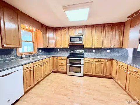 Kitchen - 235 Maple Ave, Licking, MO 65542 photo 2 of 2