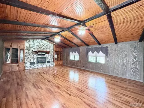 Living - 235 Maple Ave, Licking, MO 65542 photo 2 of 4