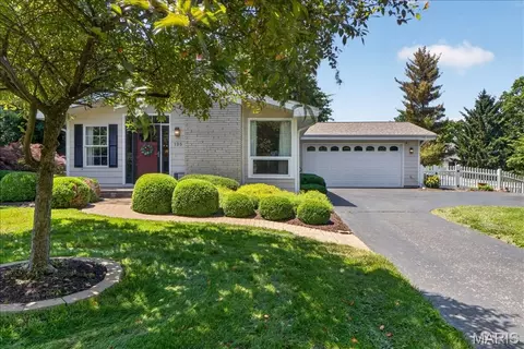 125 Eau Claire Dr, Saint Charles, MO 63301