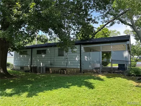 Exterior - 1228 Arrowhead Dr, Olivette, MO 63132 photo 4 of 5