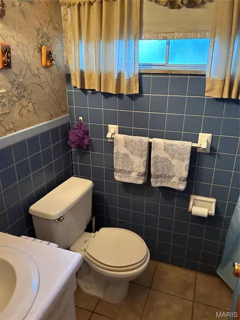 Bath - 1228 Arrowhead Dr, Olivette, MO 63132 photo 1 of 2
