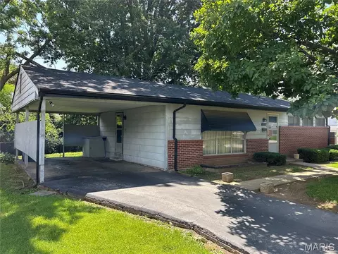 Exterior - 1228 Arrowhead Dr, Olivette, MO 63132 photo 2 of 5