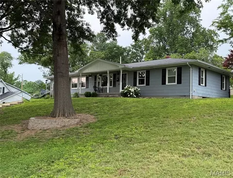 1709 3rd Pkwy, Washington, MO 63090