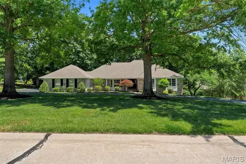 9802 Eagle Hill Ln, Sunset Hills, MO 63127