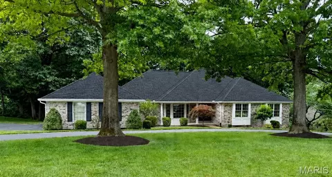 9802 Eagle Hill Ln, Sunset Hills, MO 63127