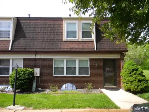 33 Dorset Ct, Edwardsville, IL 62025