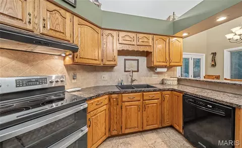 Kitchen - 56 W Nottingham Cir, Sullivan, MO 63080 photo 2 of 2