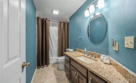 Bath - 56 W Nottingham Cir, Sullivan, MO 63080 photo 1 of 4