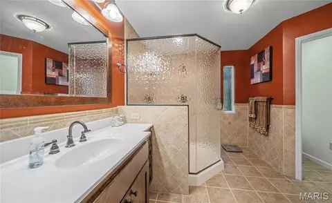 Bath - 56 W Nottingham Cir, Sullivan, MO 63080 photo 2 of 4