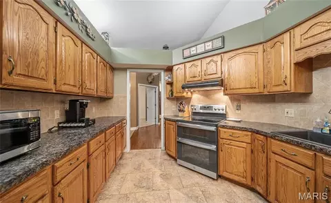 Entry Way - 56 W Nottingham Cir, Sullivan, MO 63080 photo 2 of 3