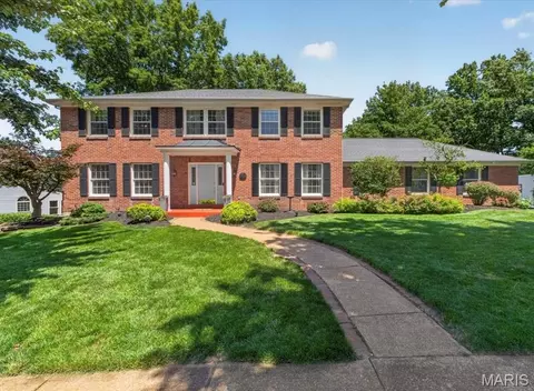 2416 Powders Mill Dr, Wildwood, MO 63005