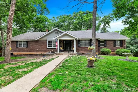 1338 Gainsborough Ct, Lake Sherwood, MO 63357