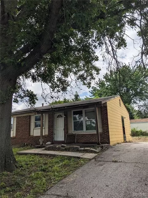10333 Castle Dr, Saint Louis, MO 63136