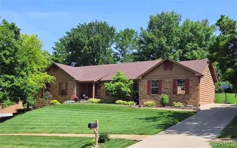 1431 Dietrich Oaks Dr, Ballwin, MO 63021