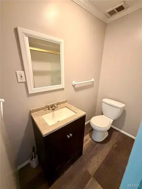 Bath - 9010 Trefore Ave, Berkeley, MO 63134 photo 4 of 6