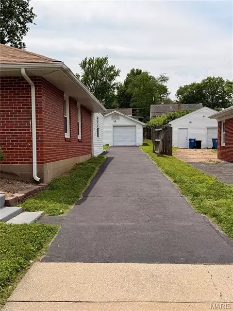 Exterior - 9010 Trefore Ave, Berkeley, MO 63134 photo 4 of 9