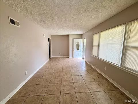Living - 9010 Trefore Ave, Berkeley, MO 63134 photo 3 of 7
