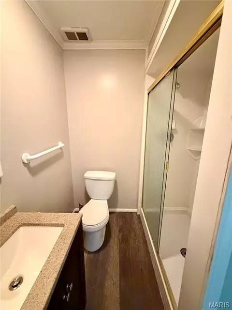 Bath - 9010 Trefore Ave, Berkeley, MO 63134 photo 5 of 6
