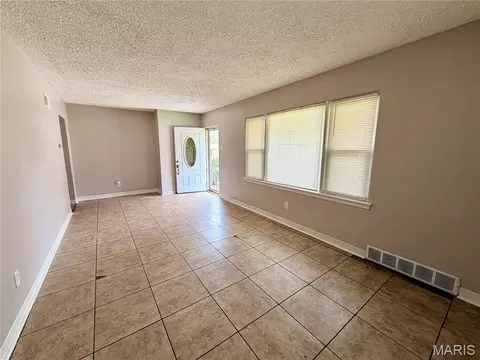 Living - 9010 Trefore Ave, Berkeley, MO 63134 photo 2 of 7