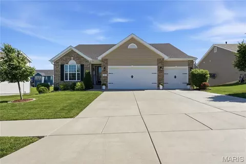 104 Hannahs Mill Dr, Lake Saint Louis, MO 63367