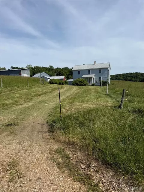 785 Buck Holler Ln, Loose Creek, MO 65054