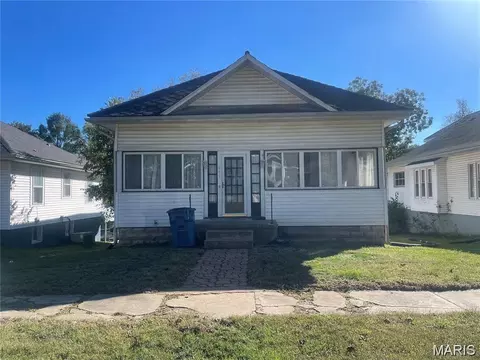415 E Maple St, Scott City, MO 63780