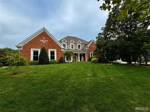 2154 White Lane Dr, Chesterfield, MO 63017