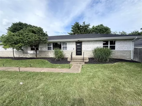 504 Wren Ave, Manchester, MO 63021