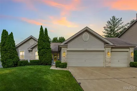 13025 Kinsley Heights Dr, Florissant, MO 63033