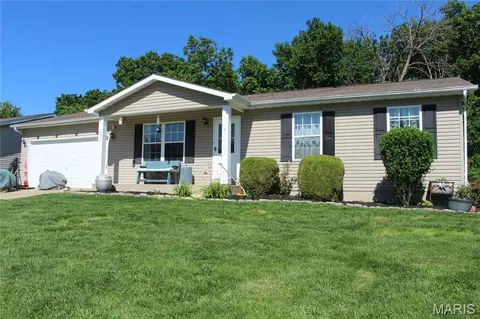 2356 Balboa Cir, Warrenton, MO 63383
