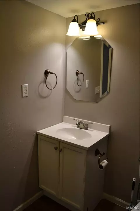 Bath - 144 Ridgeview Dr, Saint Robert, MO 65584 photo 9 of 9