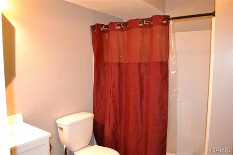 Bath - 144 Ridgeview Dr, Saint Robert, MO 65584 photo 8 of 9