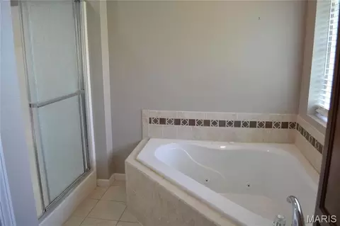 Bath - 144 Ridgeview Dr, Saint Robert, MO 65584 photo 4 of 9