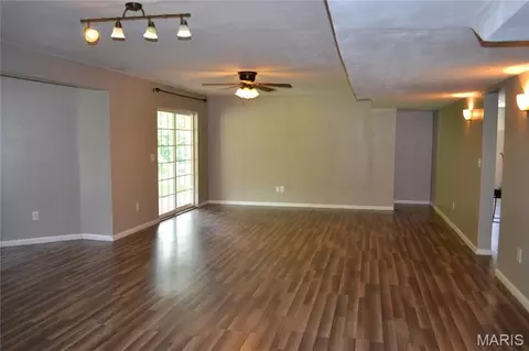 Living - 144 Ridgeview Dr, Saint Robert, MO 65584 photo 5 of 8