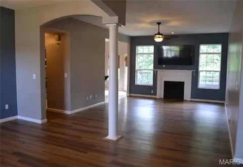 Living - 144 Ridgeview Dr, Saint Robert, MO 65584 photo 1 of 8
