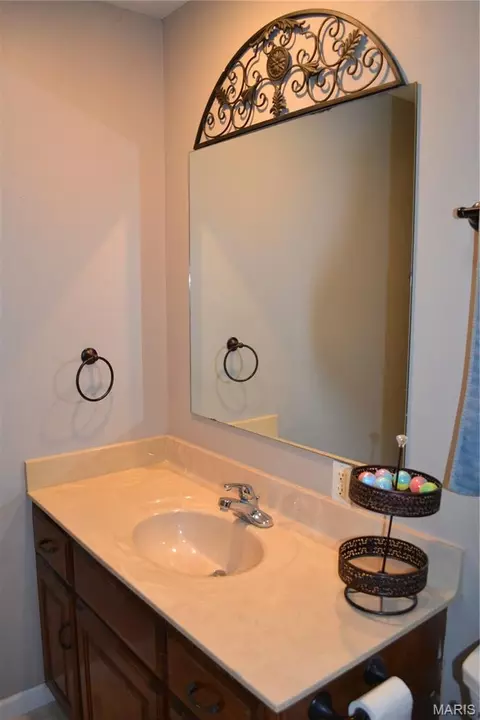 Bath - 144 Ridgeview Dr, Saint Robert, MO 65584 photo 6 of 9