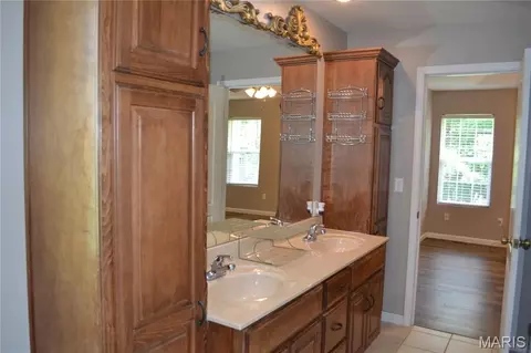 Bath - 144 Ridgeview Dr, Saint Robert, MO 65584 photo 5 of 9