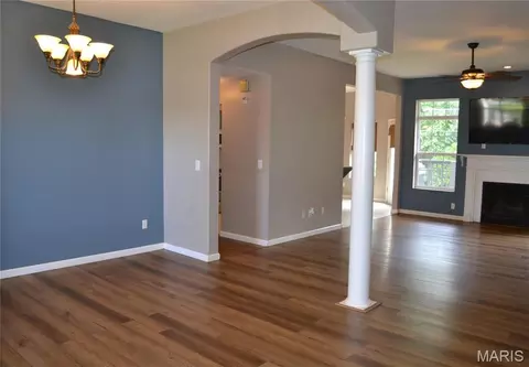 Living - 144 Ridgeview Dr, Saint Robert, MO 65584 photo 3 of 8